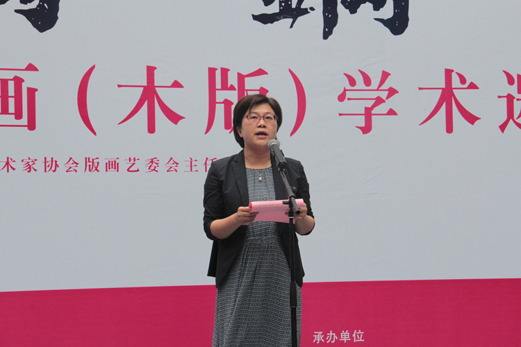 中共蘇州市委宣傳(chuan) 部副部長、市政府新聞辦主任楊芳在開幕式上致辭.jpg