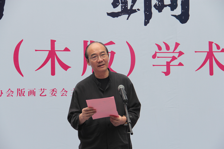 江蘇省美協副主席、江蘇省國畫院常務副院長劉雲(yun) 在開幕式上致辭.jpg