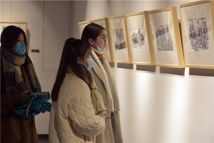 7 學生觀展1.JPG