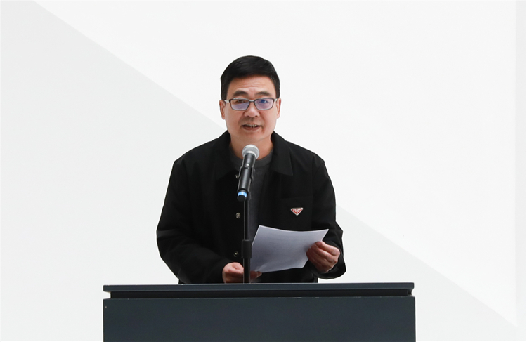 6 吉林藝術學院設計學院副院長李際教授主持開幕式.jpg