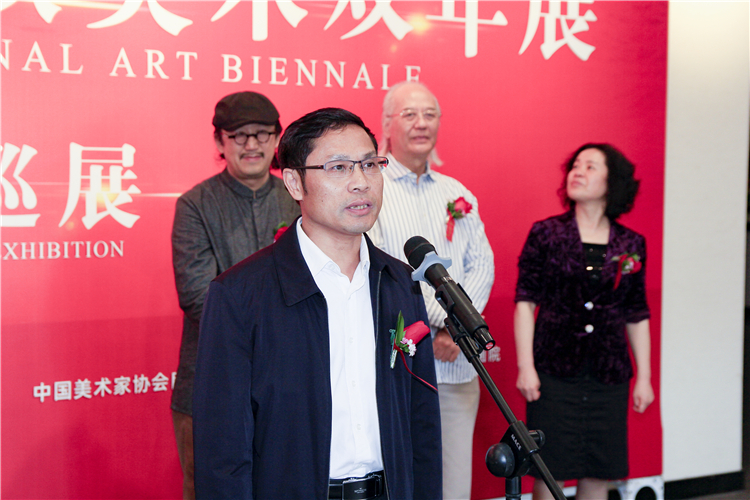 3 中共福建省委宣傳(chuan) 部副部長、省委文明辦主任陳添貴宣布畫展開幕.jpg