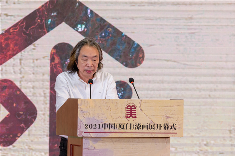 3 bv伟德官网登录漆畫藝術委員會(hui) 主任陳金華在開幕式上致辭.jpg